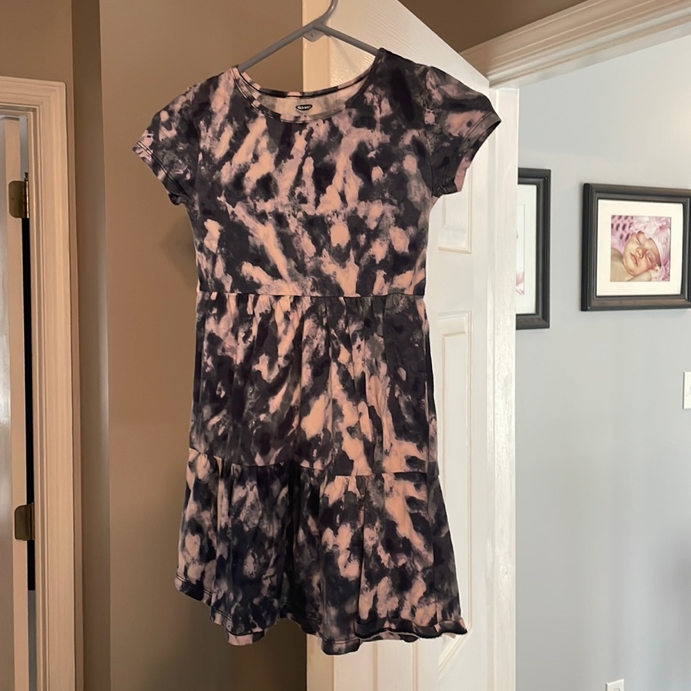 Kids beautiful beach dress (size 8). Worn a few times. Great beach dress